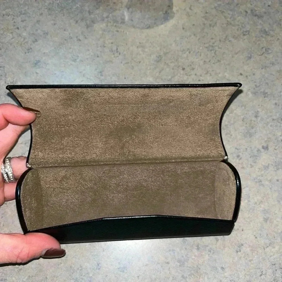 Authentic BURBERRY SUNGLASSES Burberry Black Cat Eye Sunglasses and hard case - Picture 9 of 10